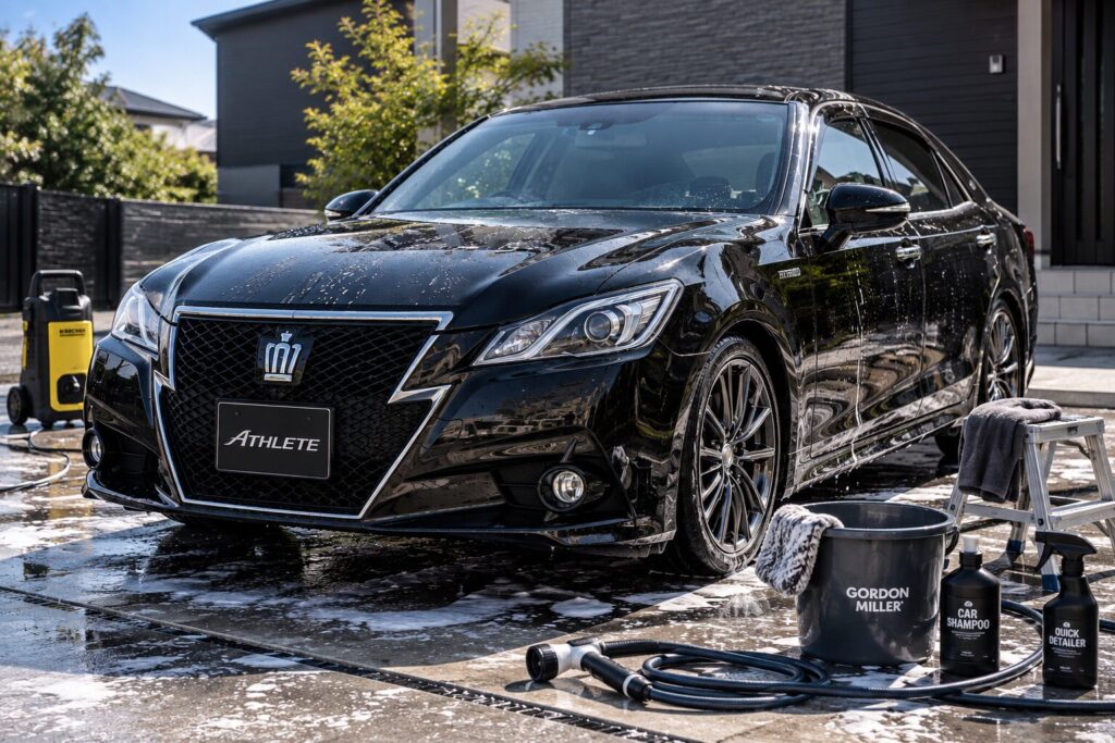 洗車用品に囲まれた黒いクラウンアスリート